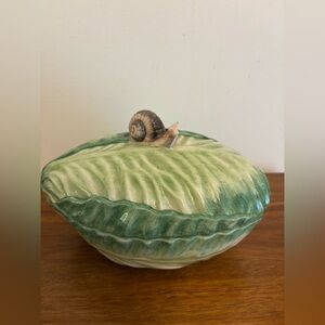 Mottahedeh Italian Majolica Lettuce Tureen with Snail